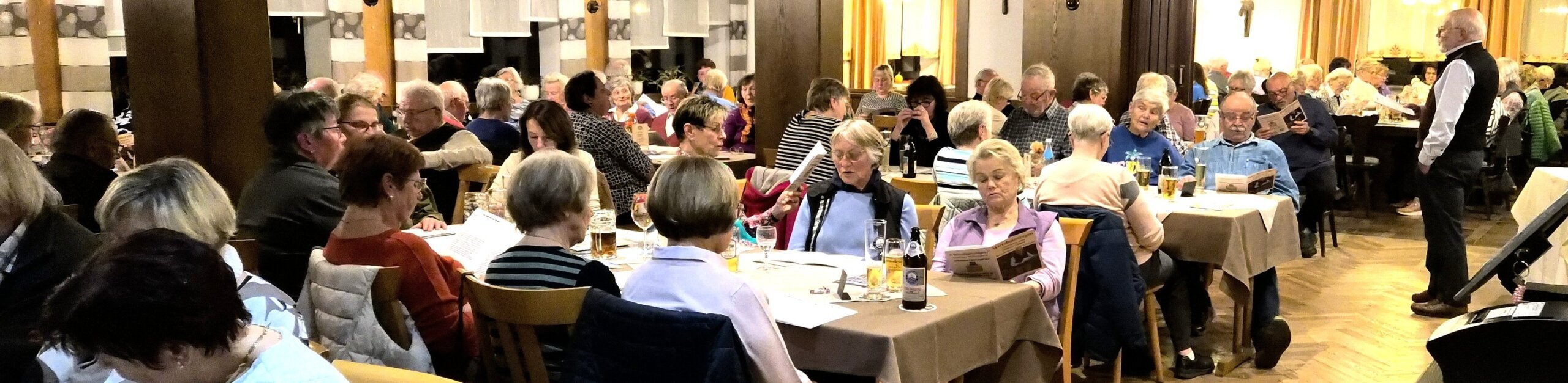 Sänger und Musiker im Wirtshaus