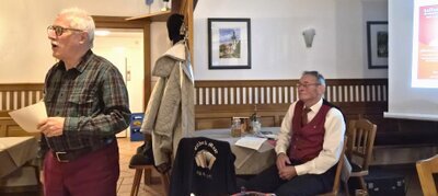 Begrüßung und Übergabe: Helmut Heinl und Josef Schmaußer. Zwei, die Brauchtum lebendig halten