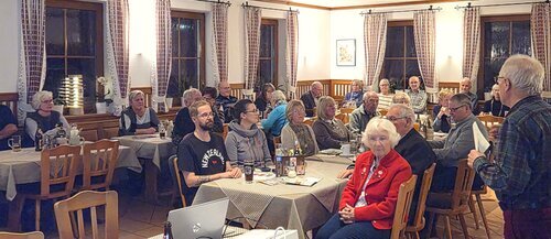 Zahlreiche Gäste verfolgten aufmerksam den Brauchtumsabend im Landgasthaus Schmidt.
